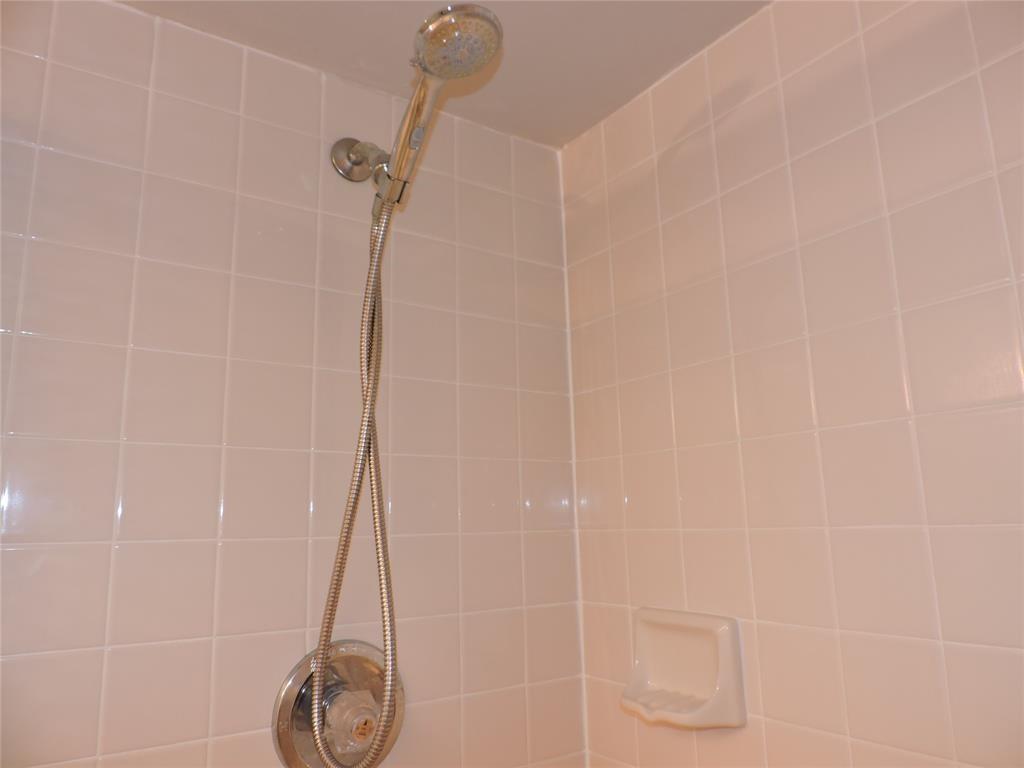 MEADOWBROOK LAKES VIEW - Residential