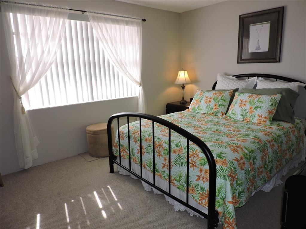 MEADOWBROOK LAKES VIEW - Residential