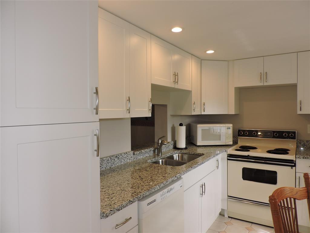 MEADOWBROOK LAKES VIEW - Residential