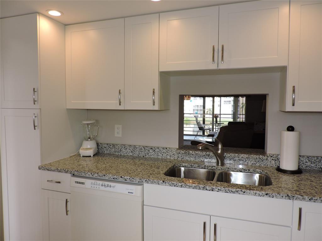 MEADOWBROOK LAKES VIEW - Residential