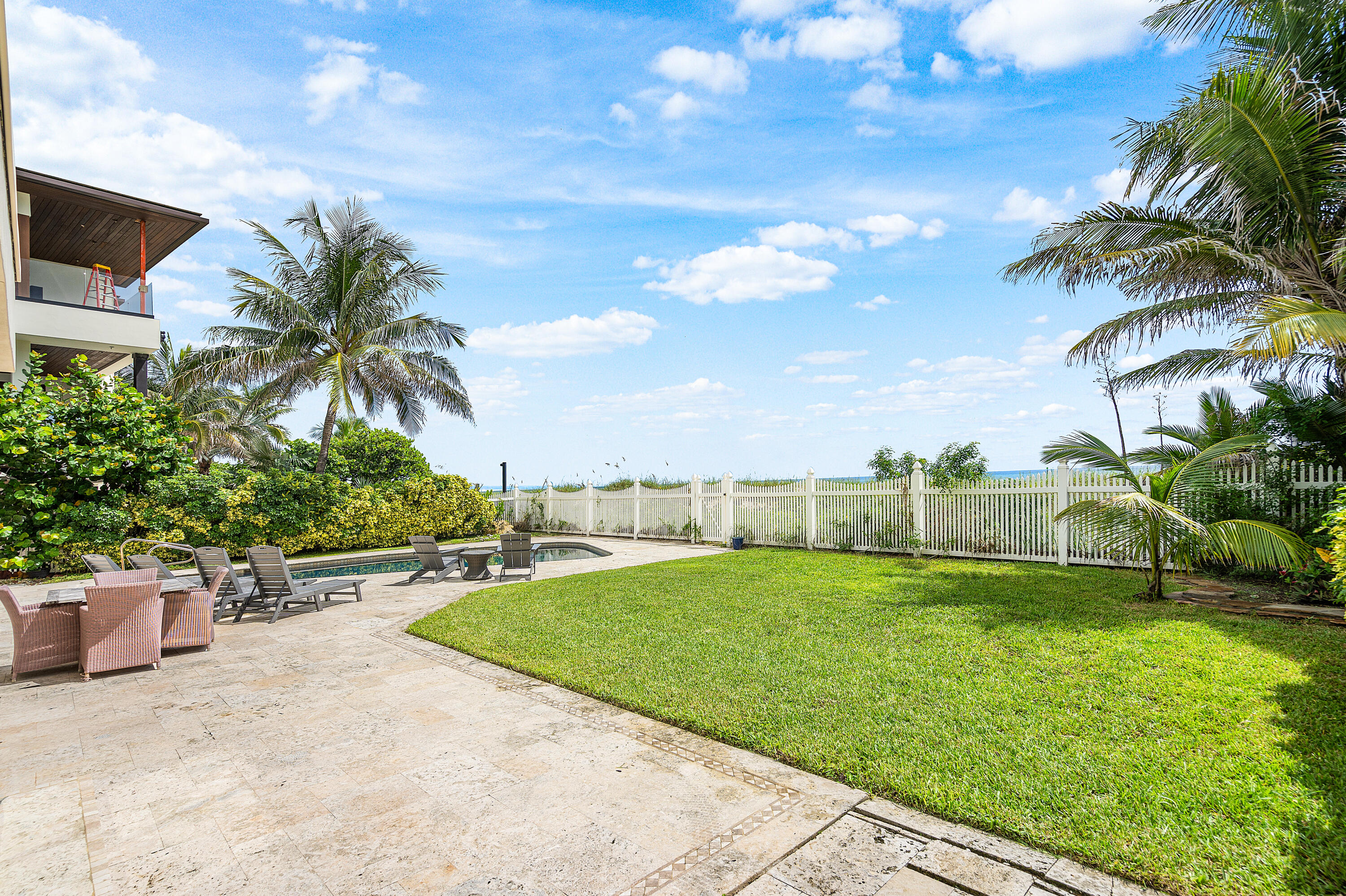 HILLSBORO SHORES - Residential