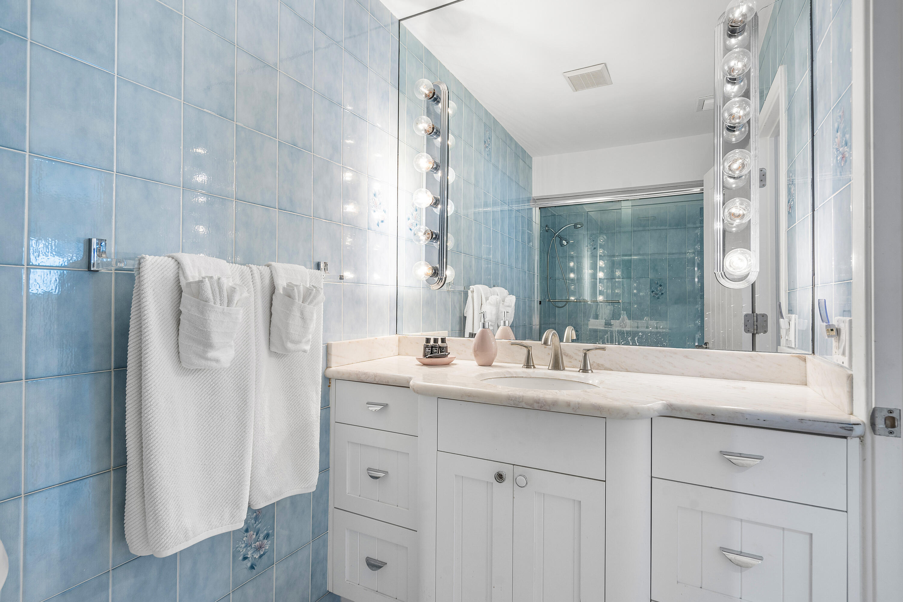 HILLSBORO SHORES - Residential