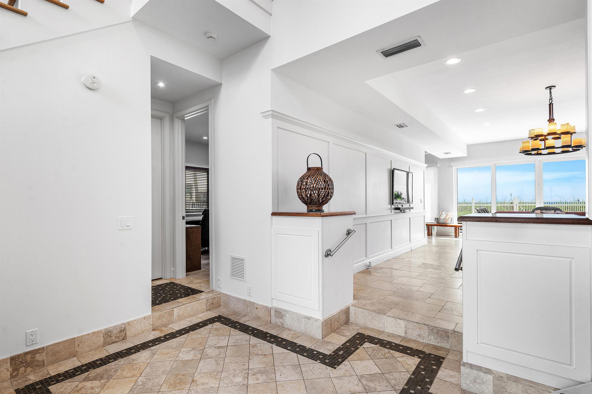 1906 Bay Drive