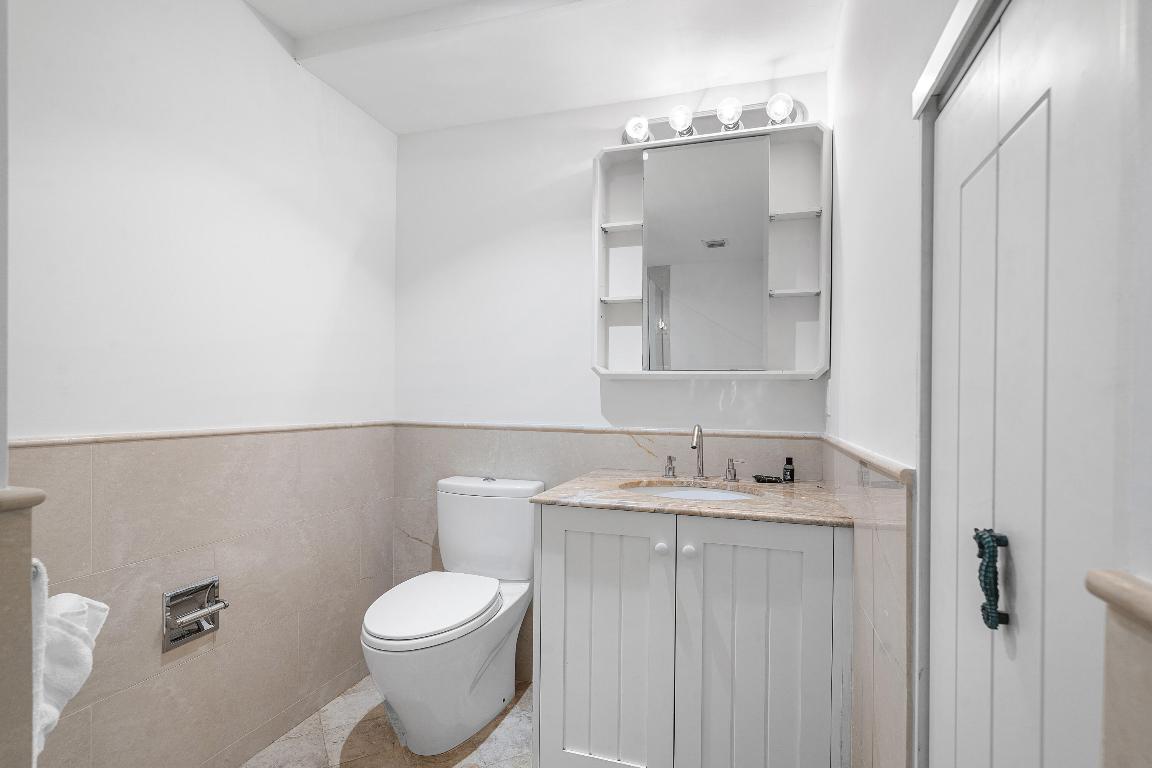 HILLSBORO SHORES - Residential