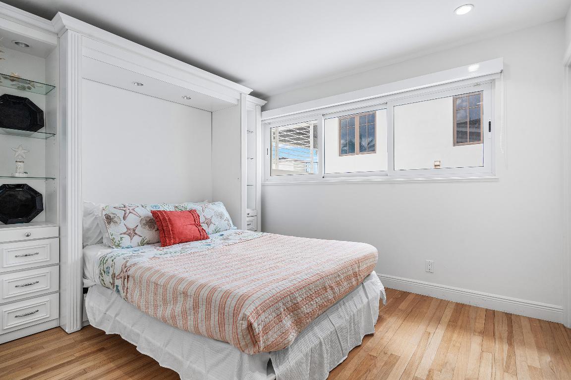 HILLSBORO SHORES - Residential