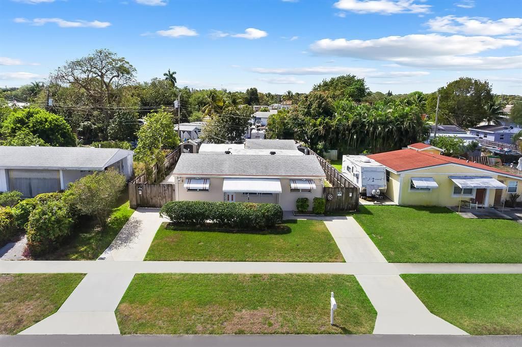 Photo of 572 Sioux Road Rd, Lake Worth Beach, FL 33462 (MLS # R10705817)