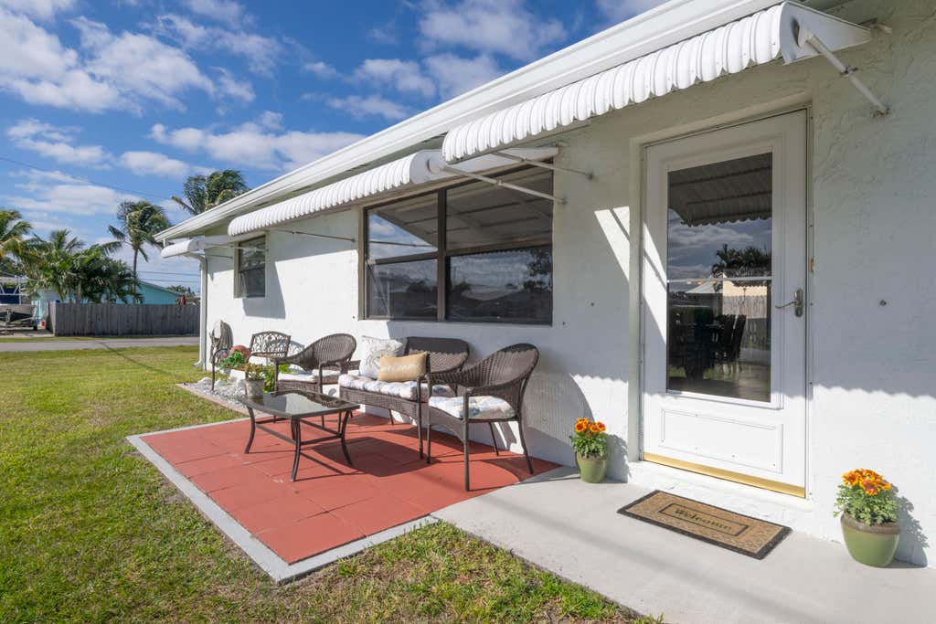 Photo of 4556 SE Beckett Avenue, Stuart, FL 34997 (MLS # R10977774)