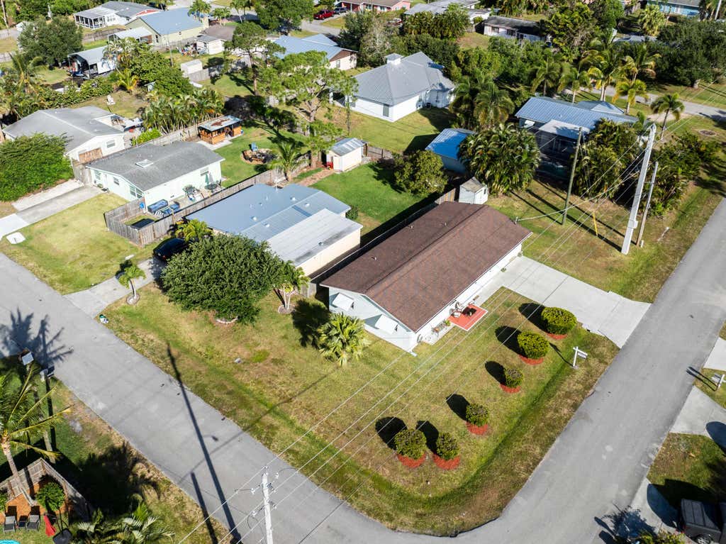 Photo of 4556 SE Beckett Avenue, Stuart, FL 34997 (MLS # R10977774)