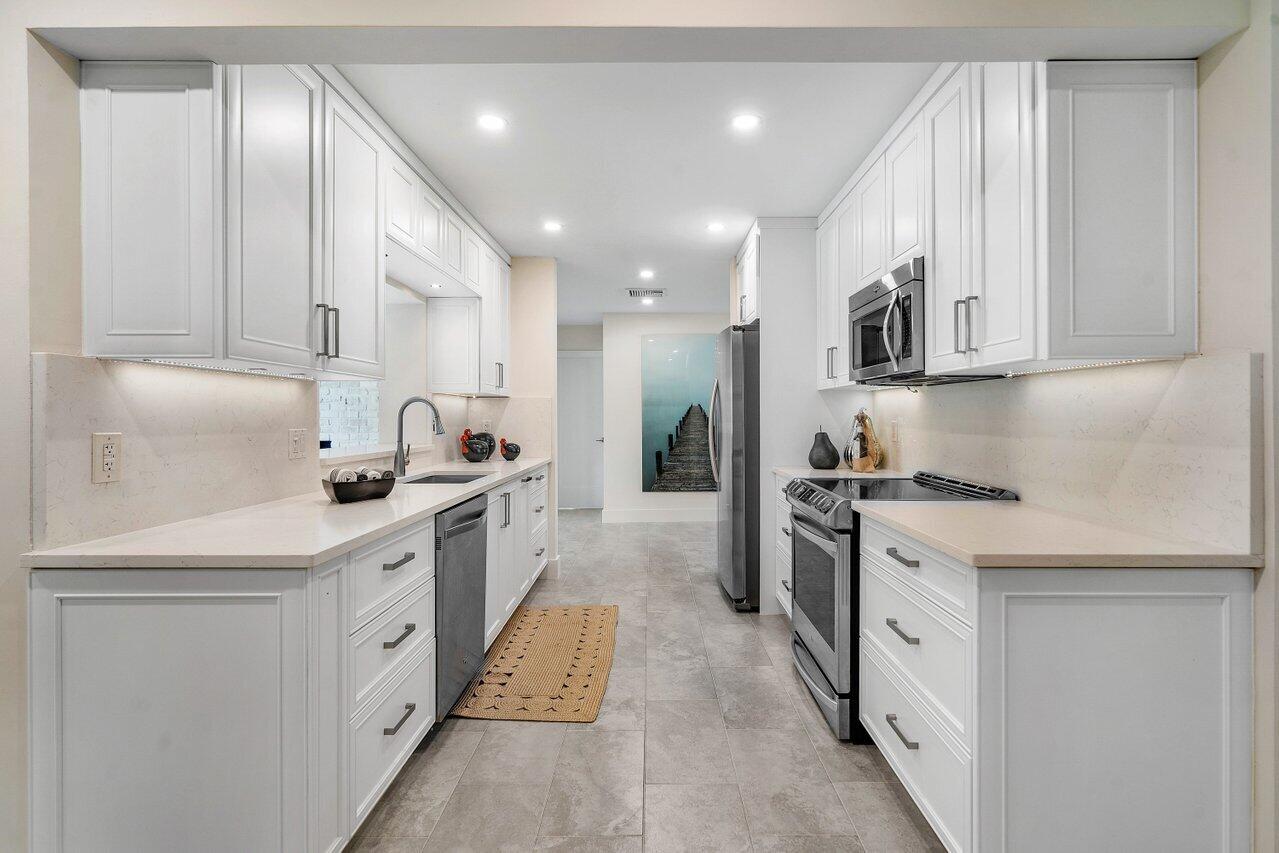 LAKE SHORE ESTATES - Residential