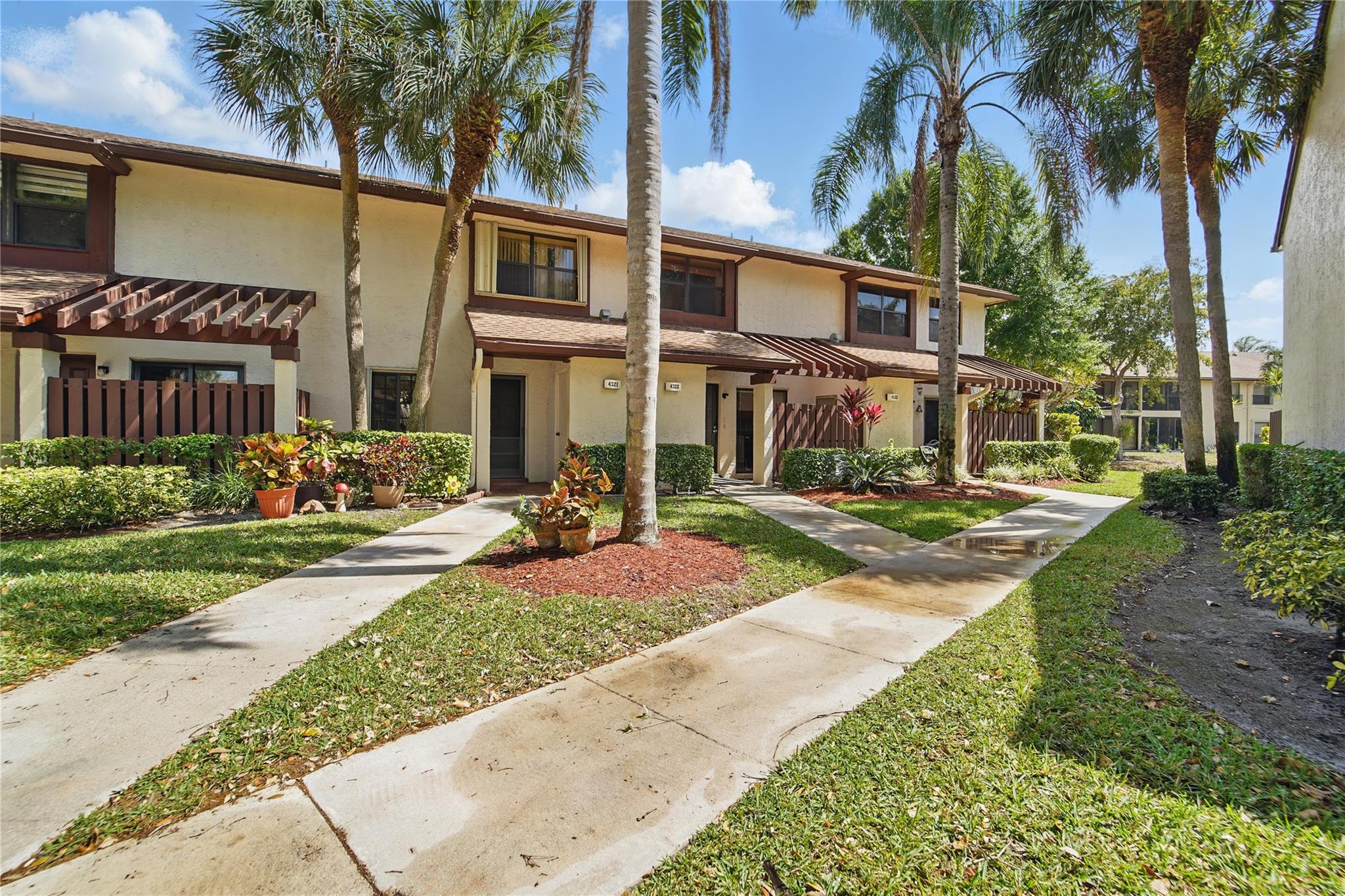 Gorgeous Waterfront Townhome in Prime Central Location!
Beautifully maintained townhouse featuring serene lake views and spacious living. The first floor boasts elegant tile throughout, and the layout includes two generously sized master bedrooms with vaulted ceilings. Enjoy the convenience of a full-size washer and dryer, a private storage room, and abundant natural light.
Located in a desirable community offering resort-style amenities: swimming pool, tennis courts, volleyball, basketball, fitness center, children’s play area, and more!
Close to major highways, top shopping, dining, and entertainment.
Don't miss this perfect blend of comfort, location, and lifestyle!
