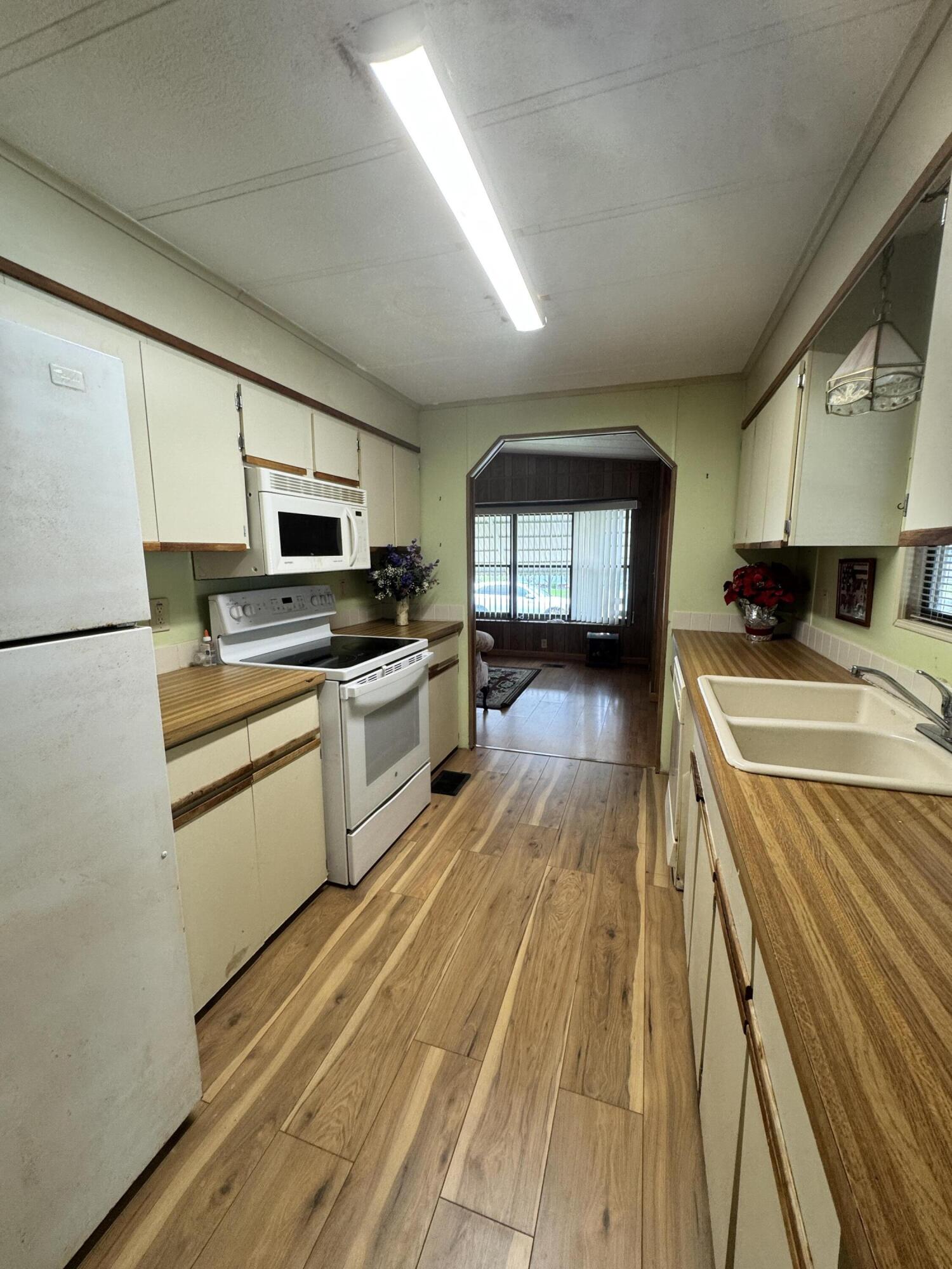 SPANISH LAKES COUNTRY CLUB - Residential