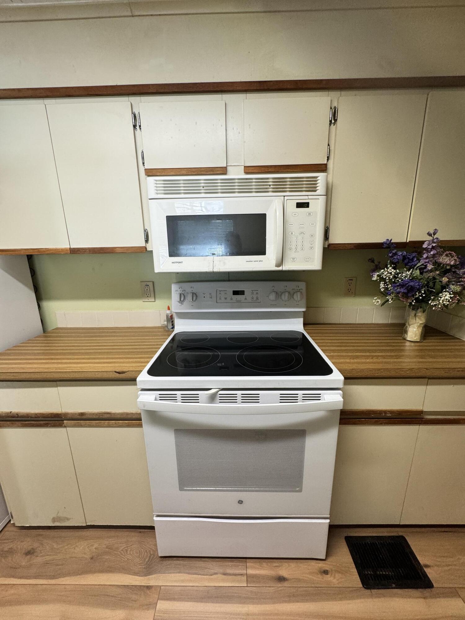 SPANISH LAKES COUNTRY CLUB - Residential