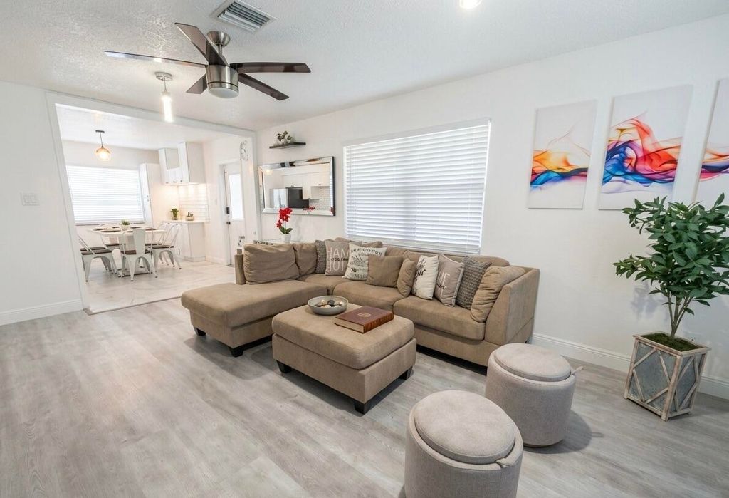 Photo of 1524 N Victoria Park Road, Fort Lauderdale, FL 33304 (MLS # B26023595)