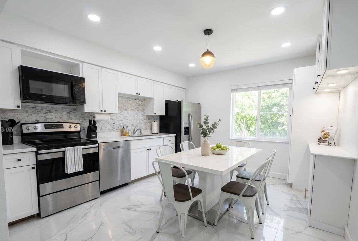 1524 N Victoria Park Road