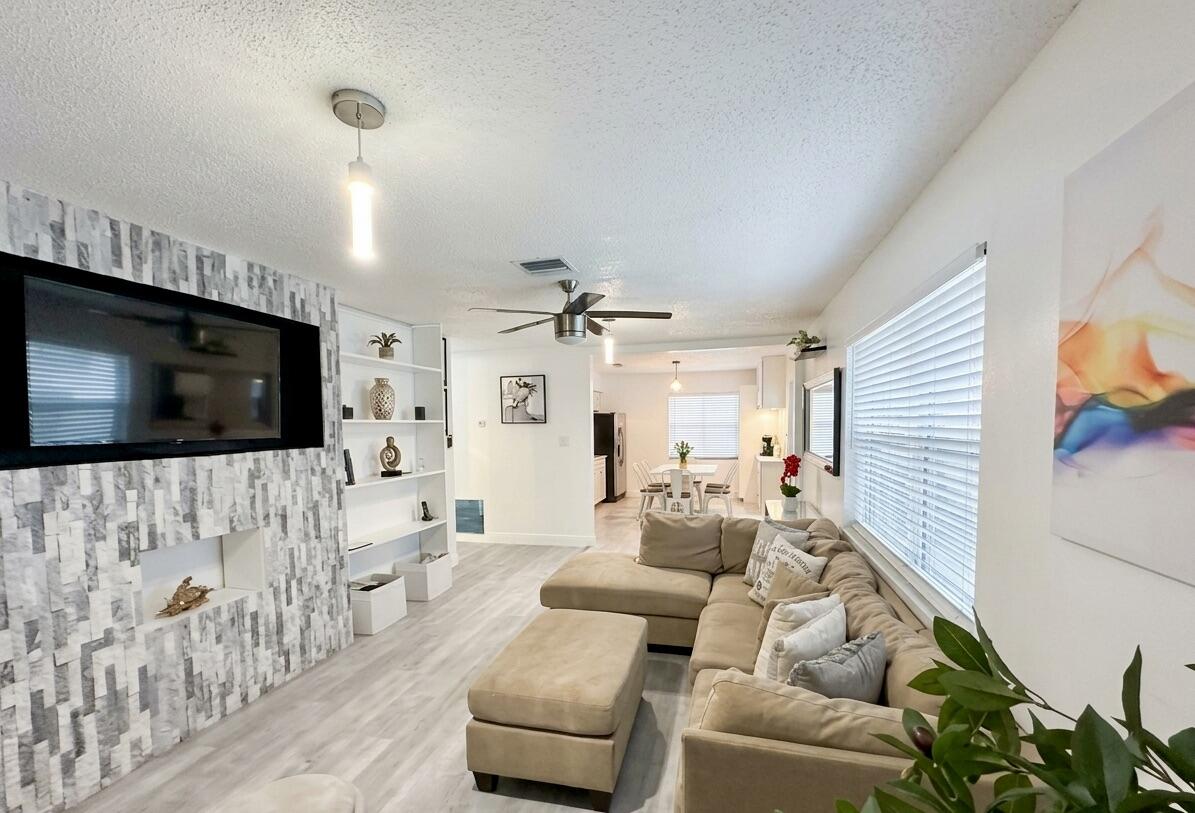 1524 N Victoria Park Road