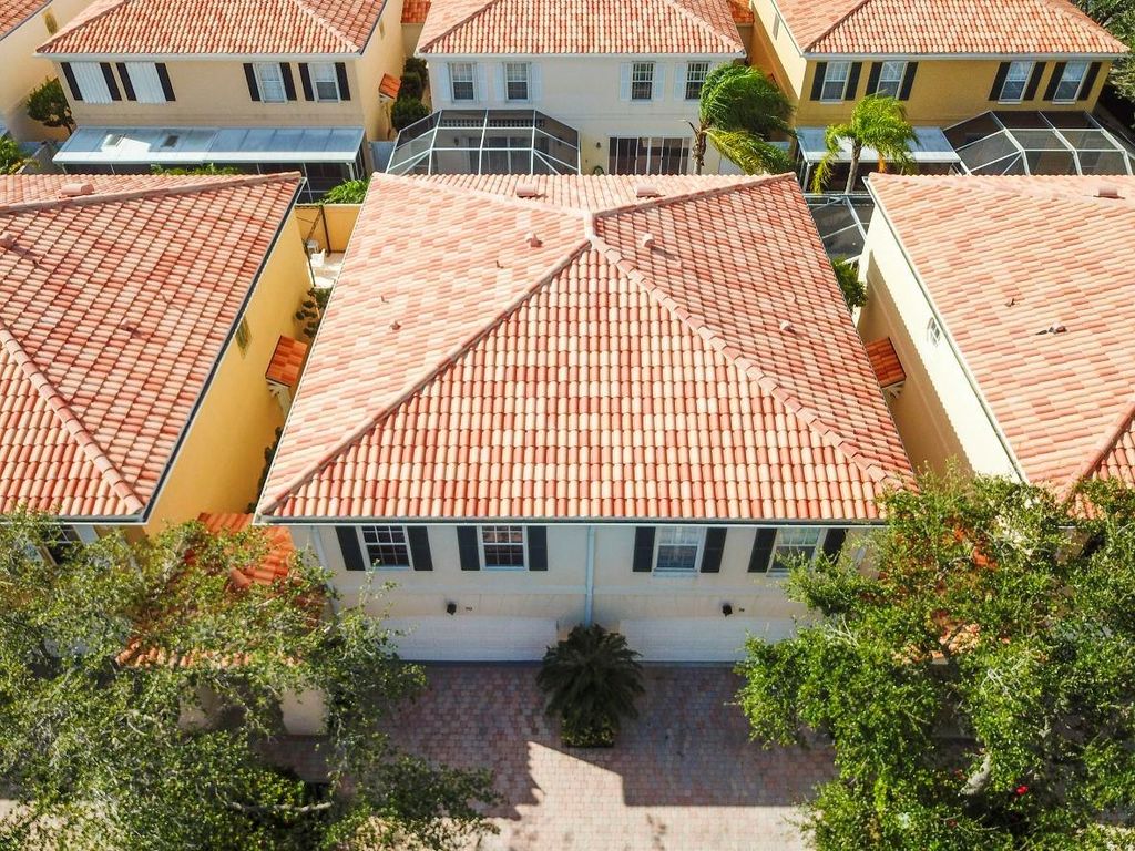 Photo of 70 Tall Oaks Circle, Tequesta, FL 33469 (MLS # F10398623)