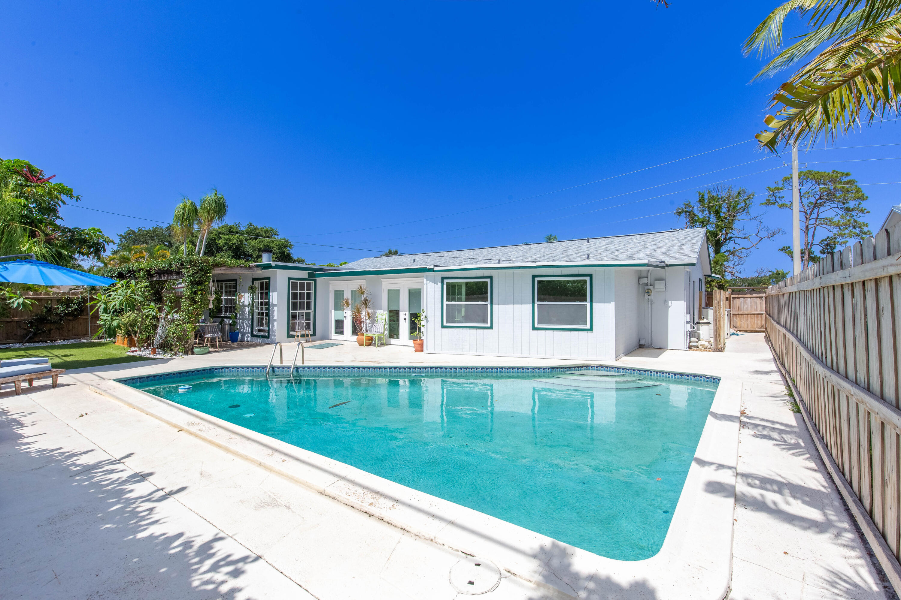 PALM BEACH CABANA COLONY EAST - Residential