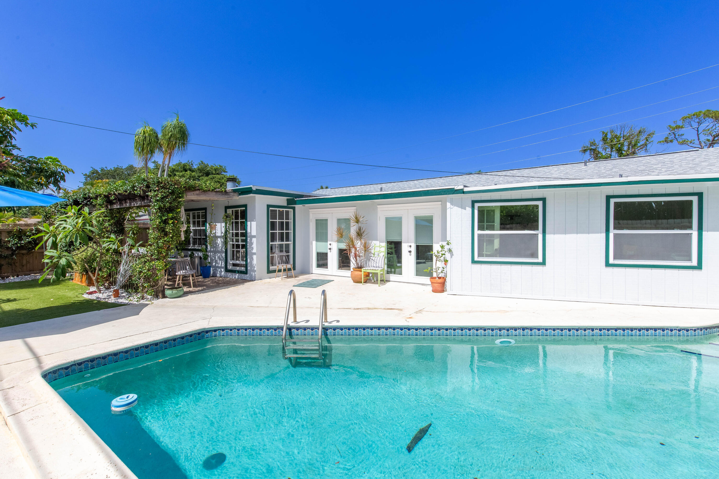 PALM BEACH CABANA COLONY EAST - Residential