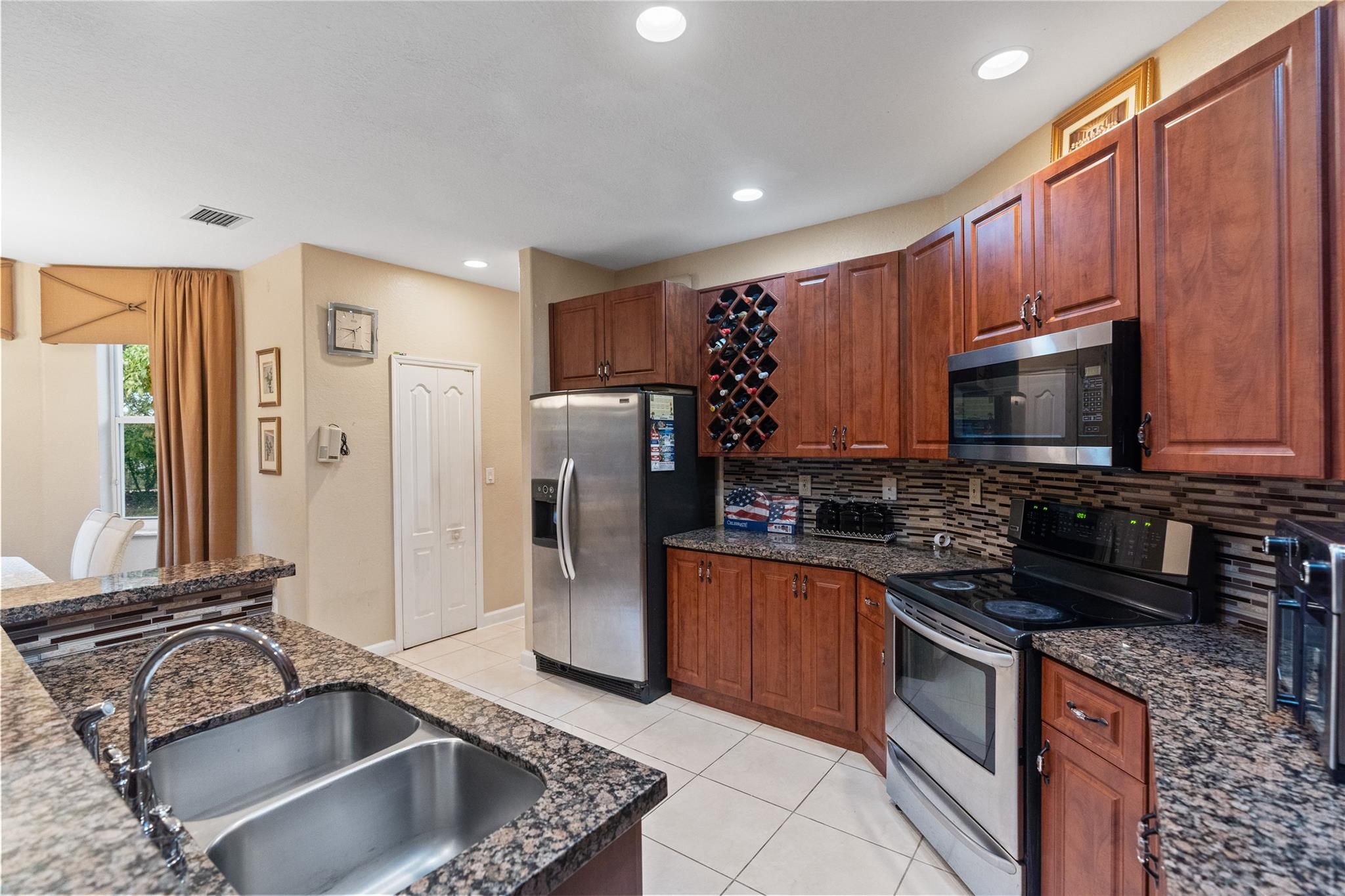 Nautica 164-36 B - Residential