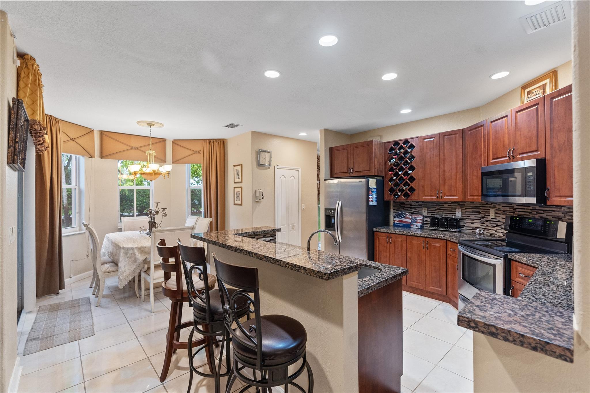 Nautica 164-36 B - Residential