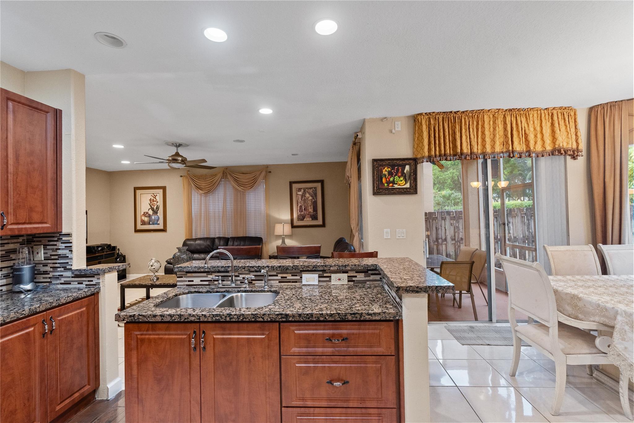 Nautica 164-36 B - Residential
