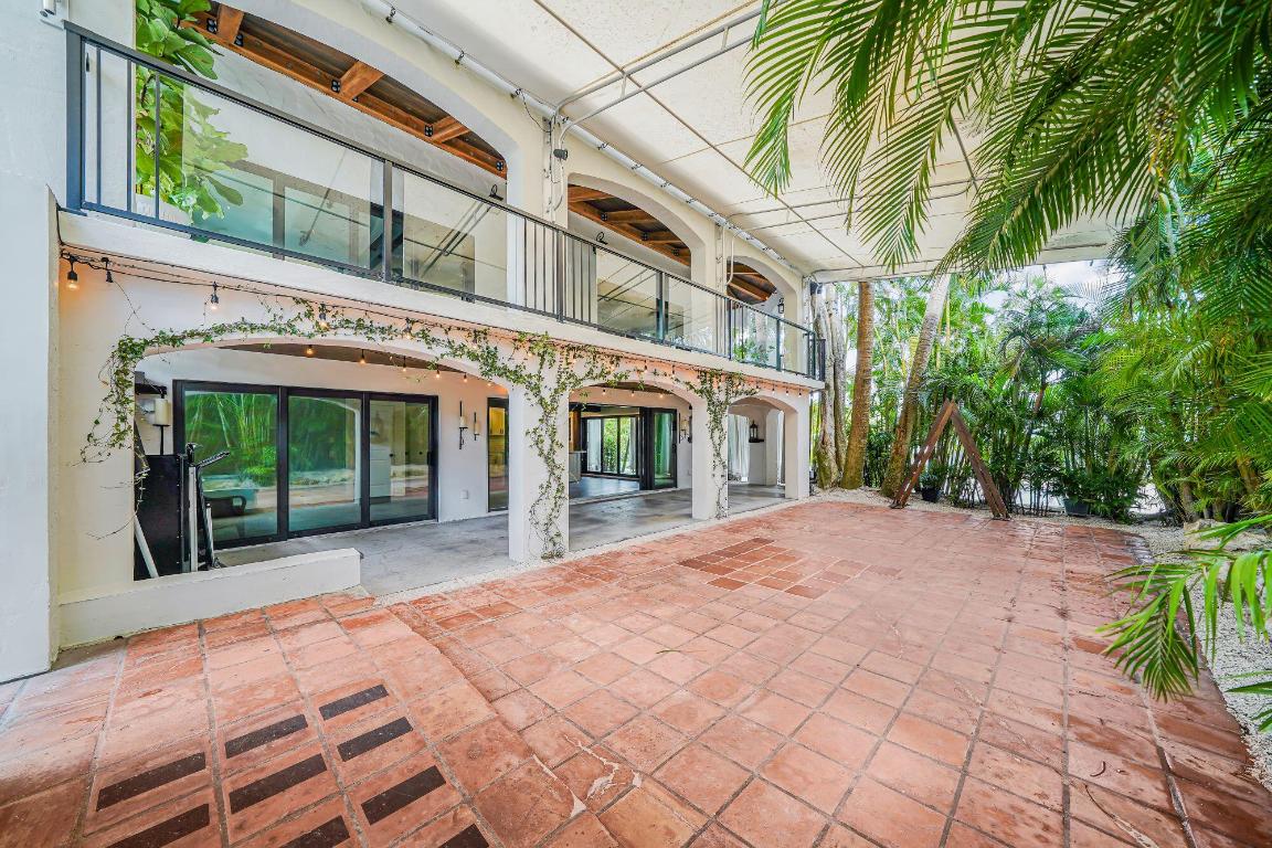 512 SW Saint Lucie Crescent