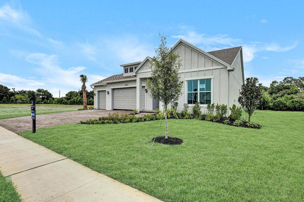 Photo of 6883 68th Square Sq, Vero Beach, FL 32967 (MLS # R11115771)