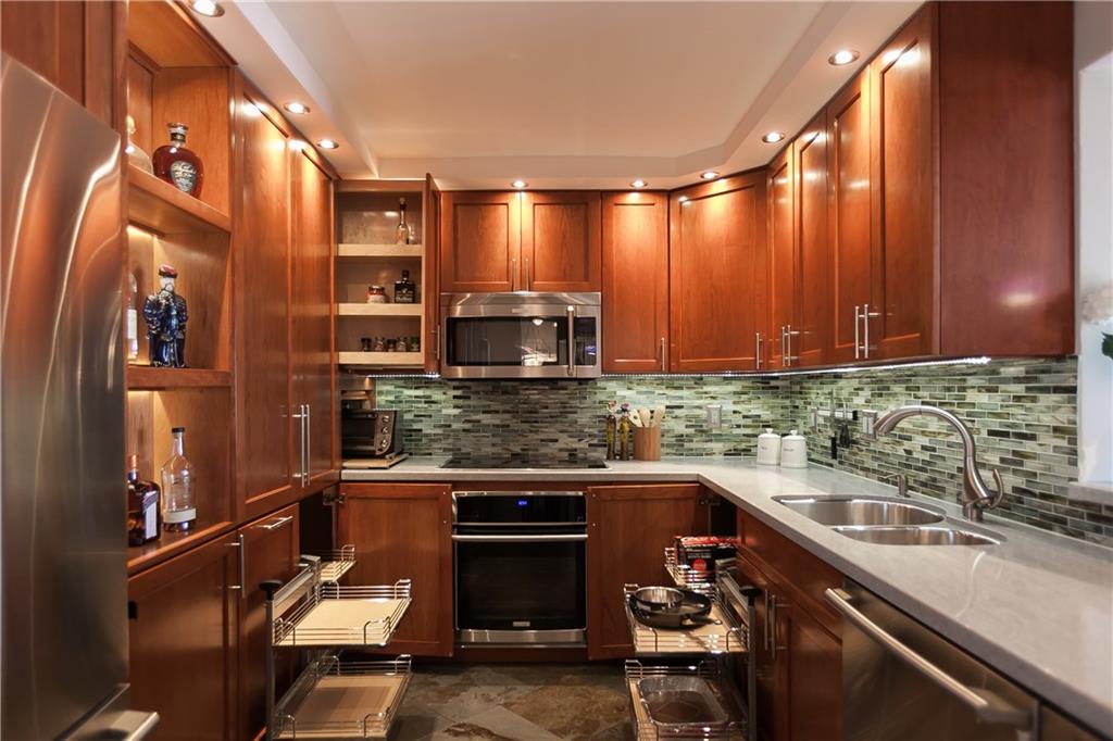 Venetian Condominium - Residential