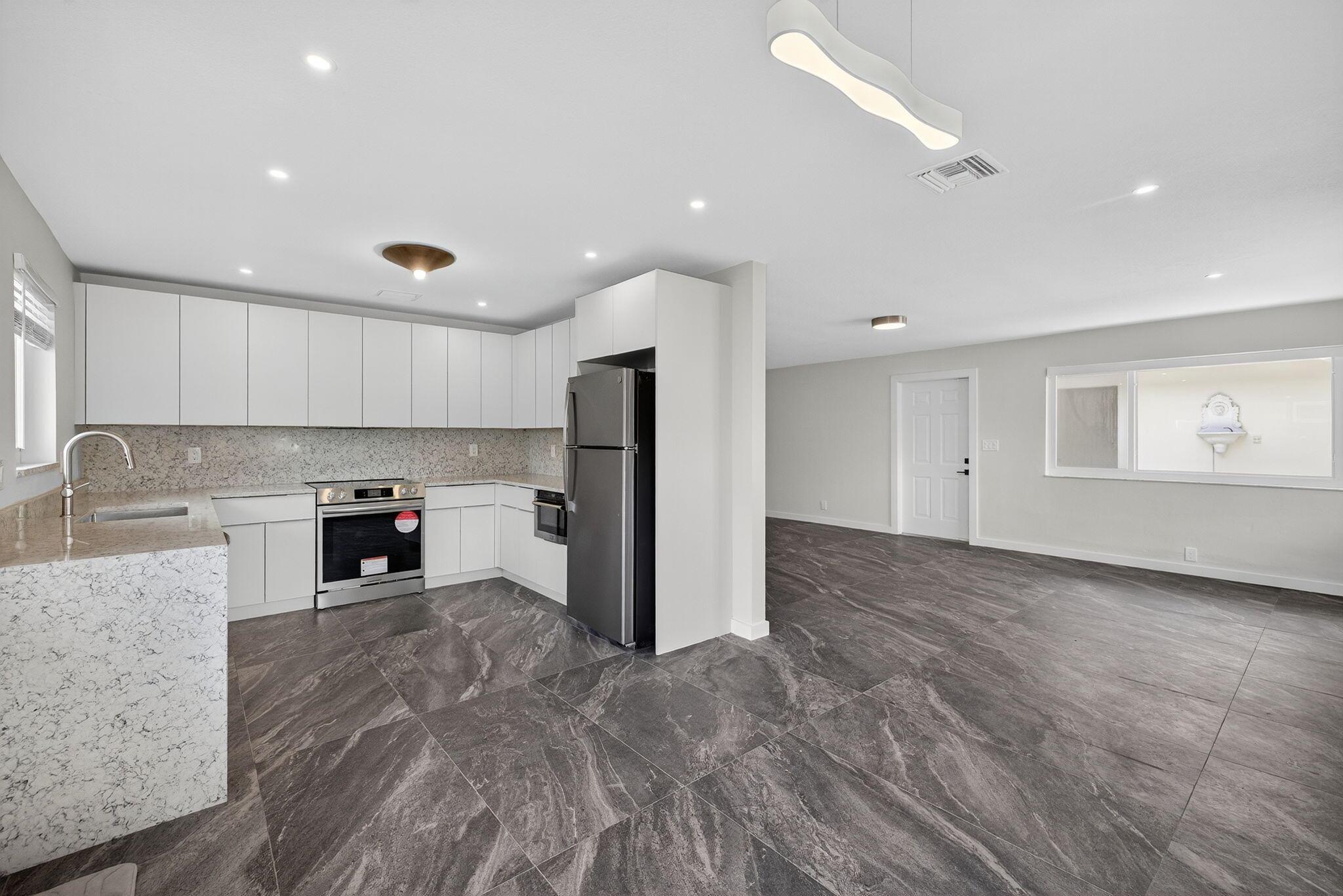 SILVER SHORES SEC OF LAUD - Residential Lease