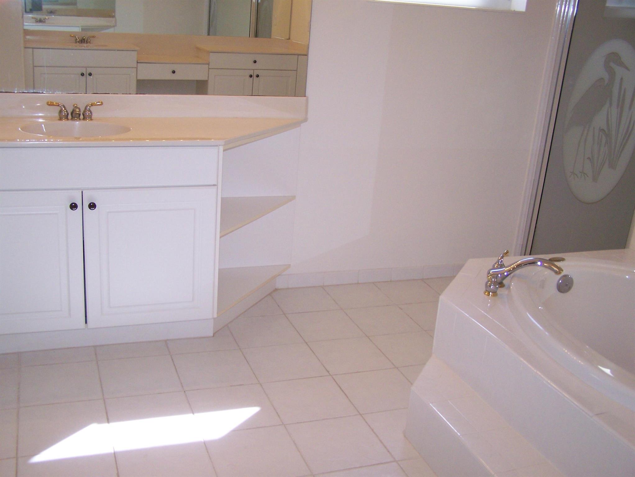 ISLES AT WELLINGTON 3 - Residential Lease