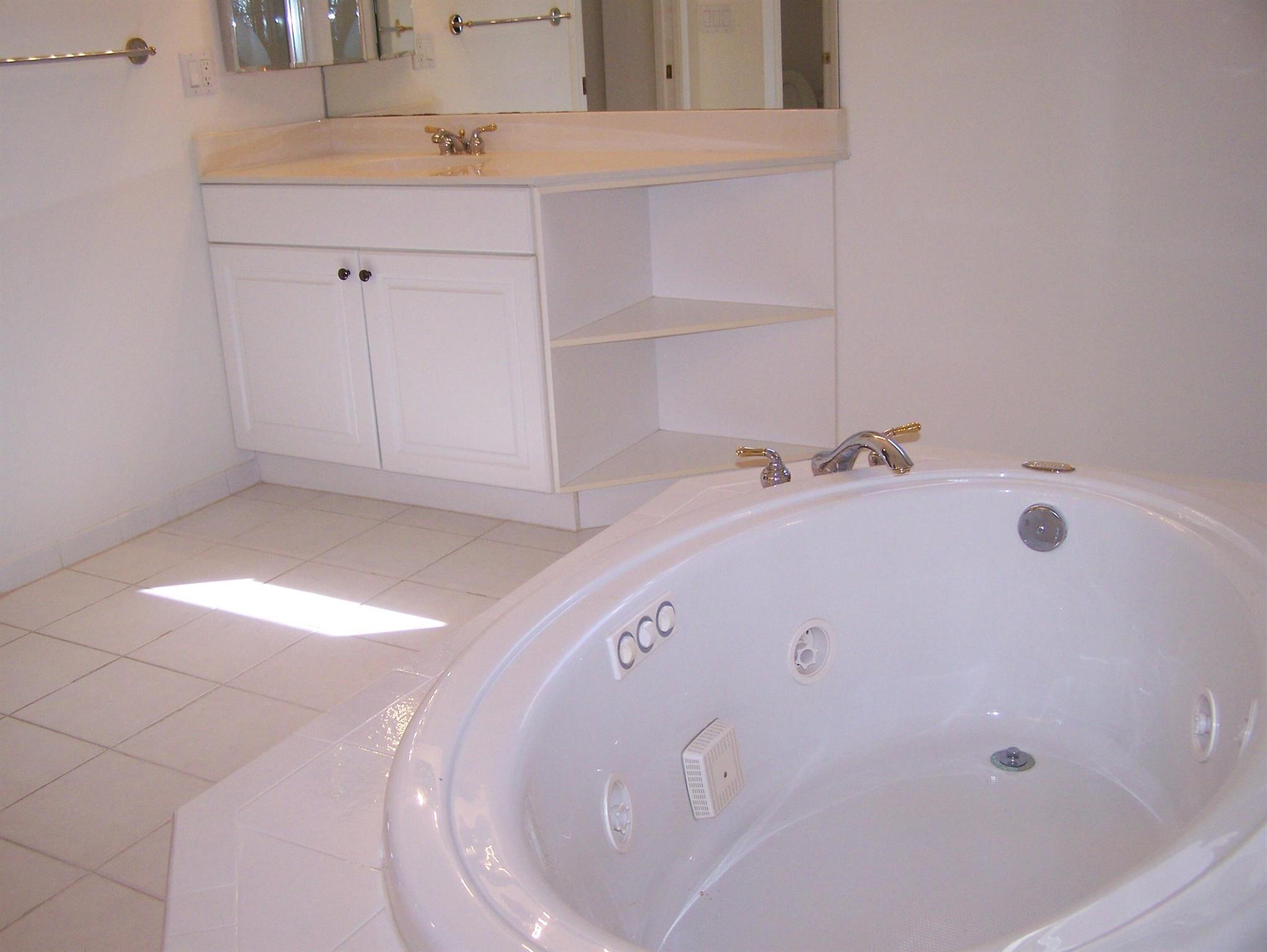 ISLES AT WELLINGTON 3 - Residential Lease