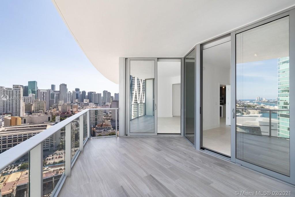 PARAMOUNT MIAMI WORLDCENT - Residential Lease