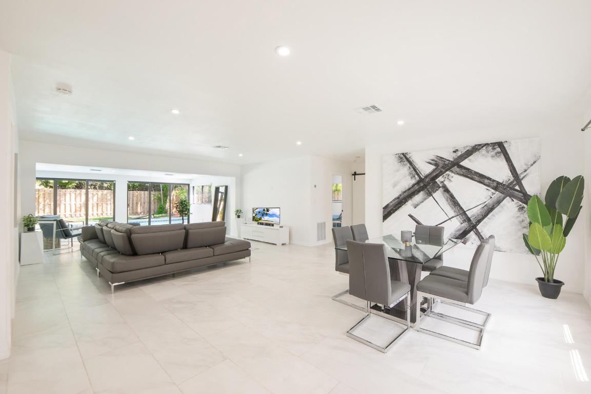 CORAL SHORES - Residential Lease