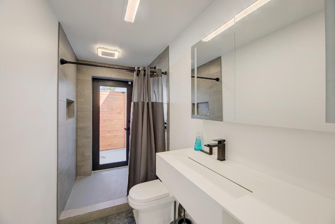 CORAL SHORES - Residential Lease