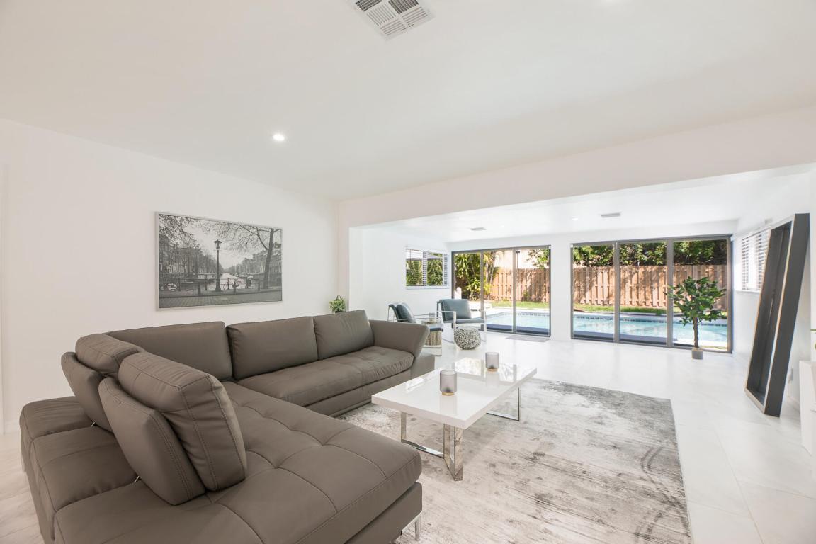 CORAL SHORES - Residential Lease