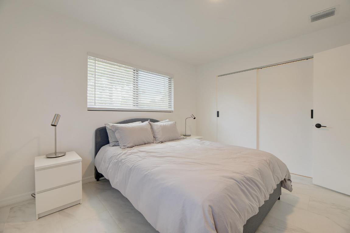 CORAL SHORES - Residential Lease