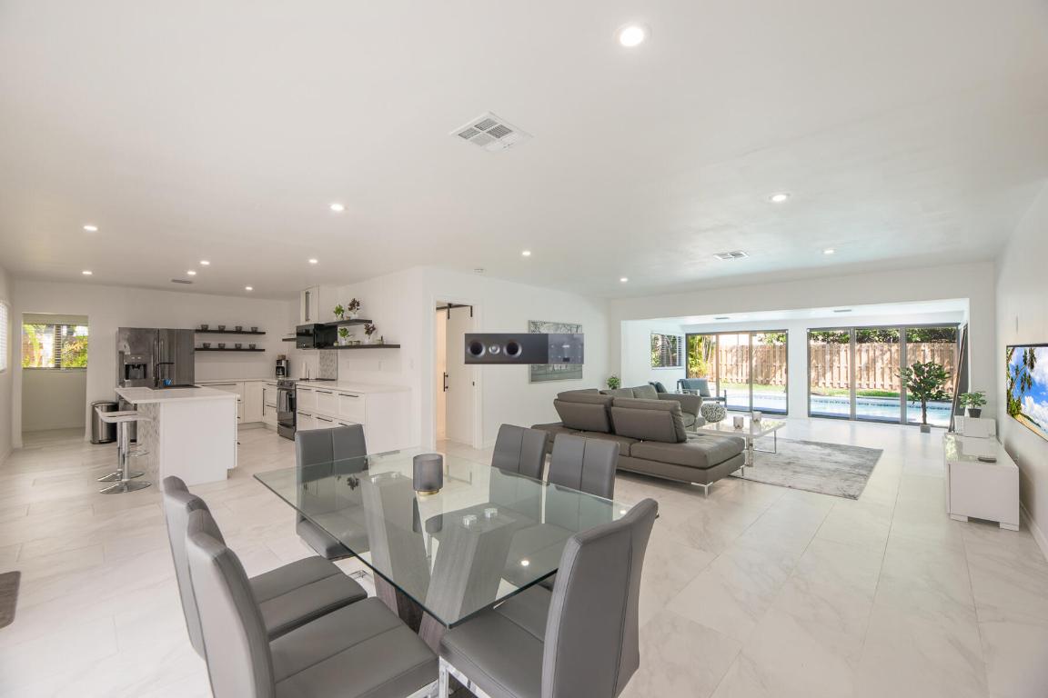 CORAL SHORES - Residential Lease