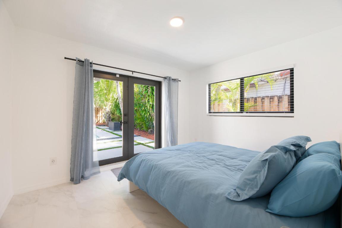 CORAL SHORES - Residential Lease