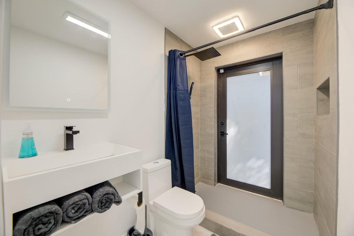 CORAL SHORES - Residential Lease