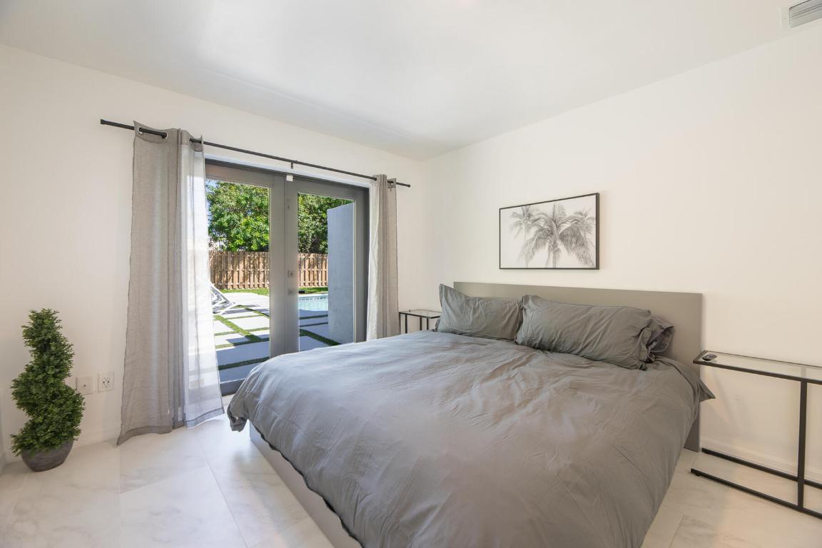 CORAL SHORES - Residential Lease