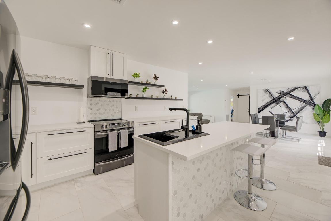 CORAL SHORES - Residential Lease