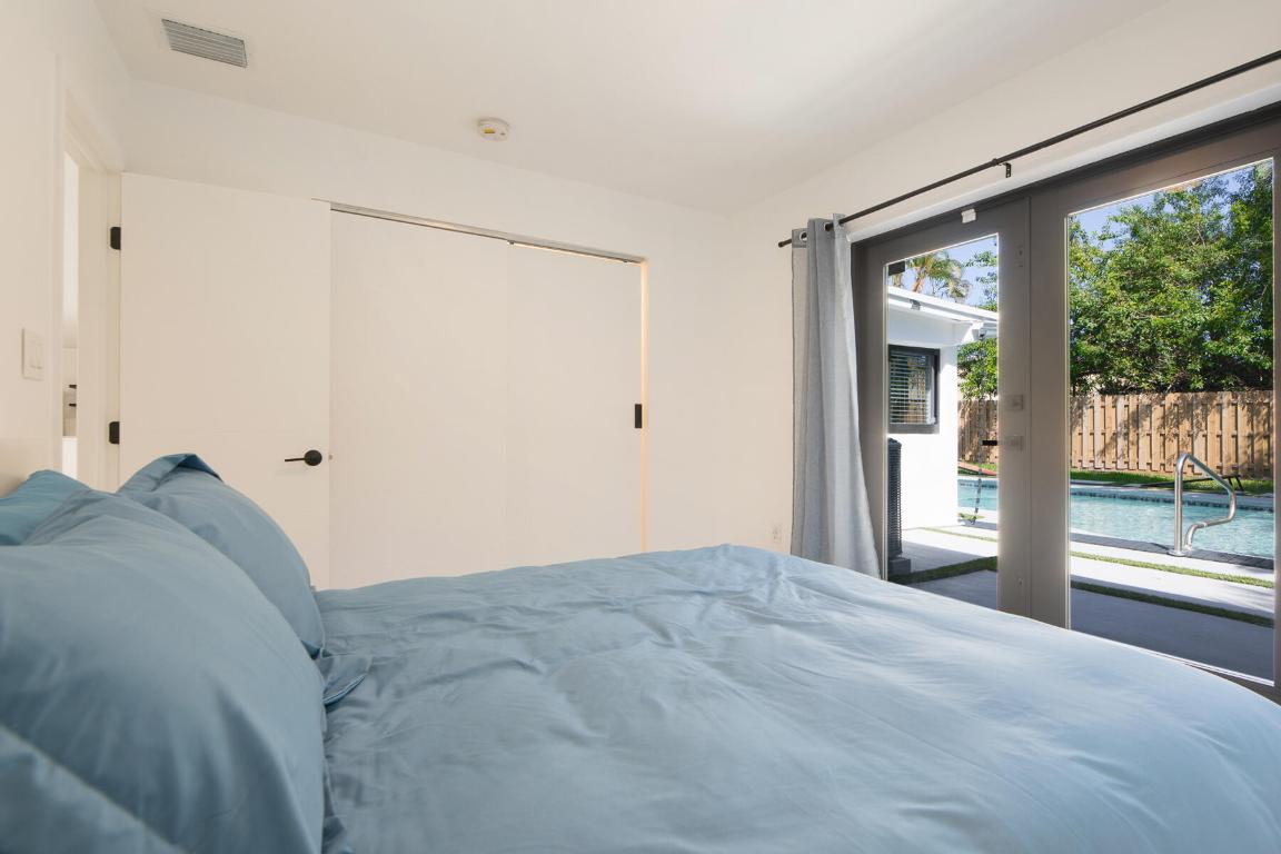 CORAL SHORES - Residential Lease