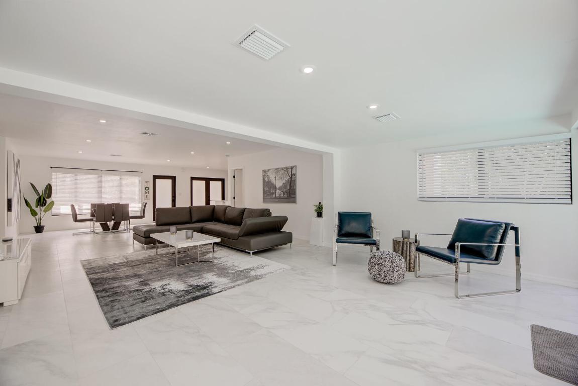 CORAL SHORES - Residential Lease