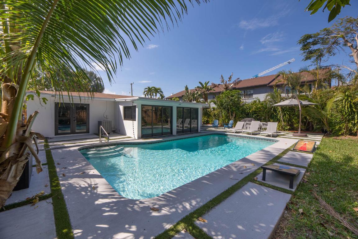 CORAL SHORES - Residential Lease