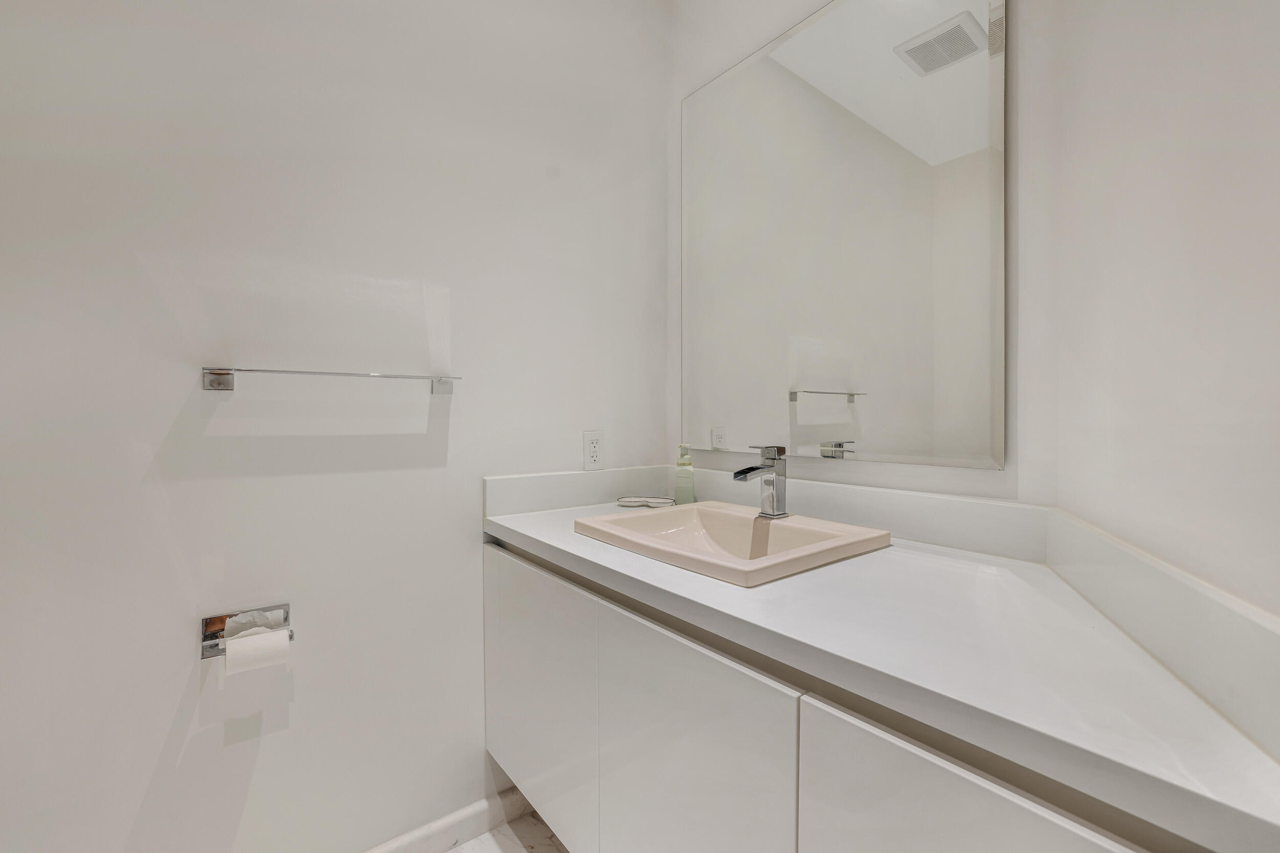 PARAMOUNT FT LAUDERDALE CONDO - Residential Lease