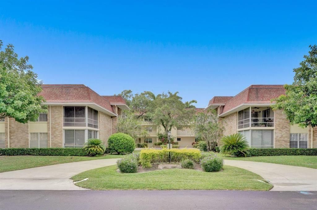 Photo of 5510 Tamberlane Circle Cir #242, Palm Beach Gardens, FL 33418 (MLS # R10727444)