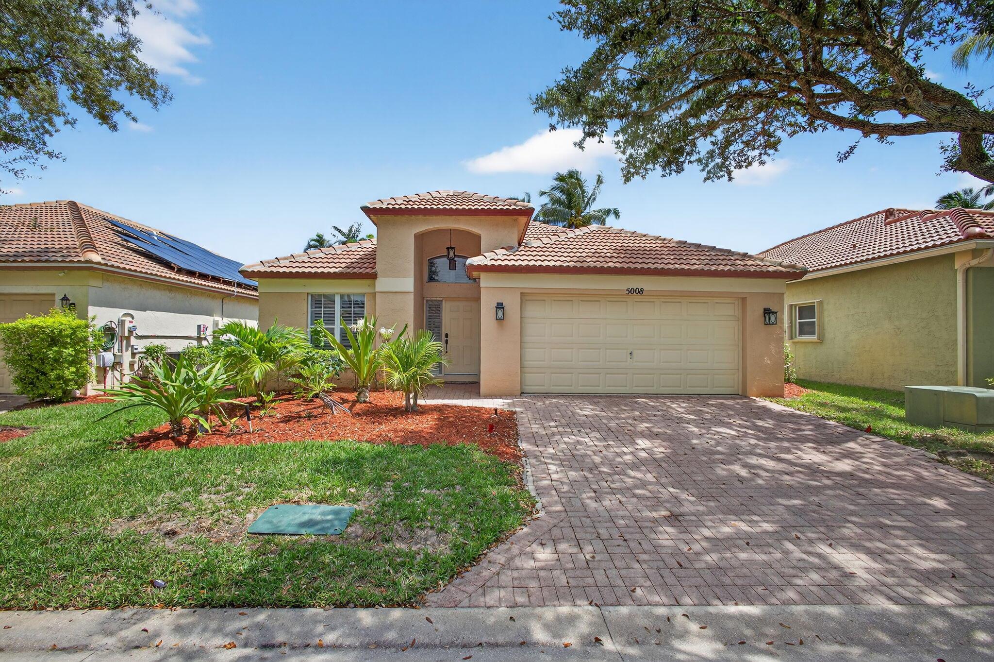 Super Sweet Lakefront Home. Located in a gated community. Close to all of what the Palm Beaches has to offer. Tiled living areas, Plantation Shutters, Wonderful Screened Porch overlooking Lake. Full 2 car garage, inside utility room, high vaulted & coffer ed ceilings and more... Can be rented with or without furnishing, Rental includes basic cable, internet, partial lawn service, security patrol, pools, tennis, clubhouse with exercise room & hot tub and more...