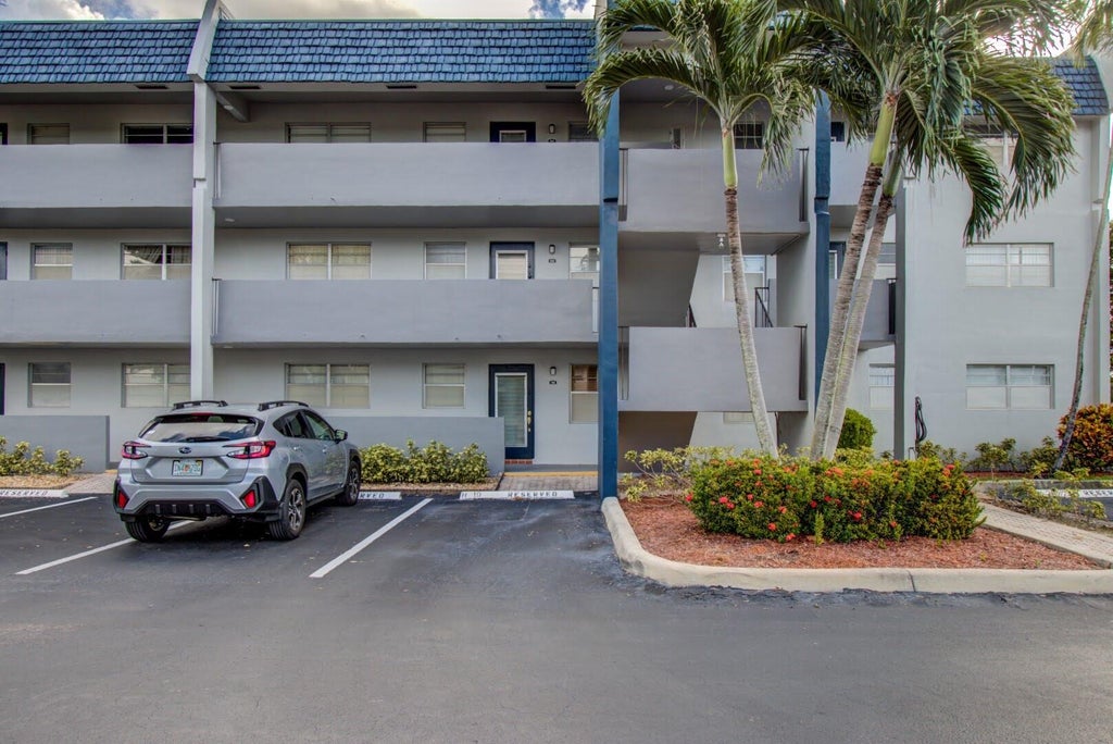 Photo of 7807 Golf Cir Drive, Margate, FL 33063 (MLS # B26089833)