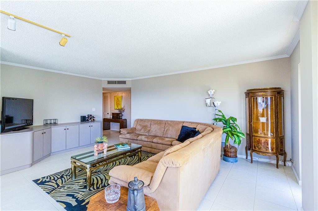 SOUTHPOINT - Residential