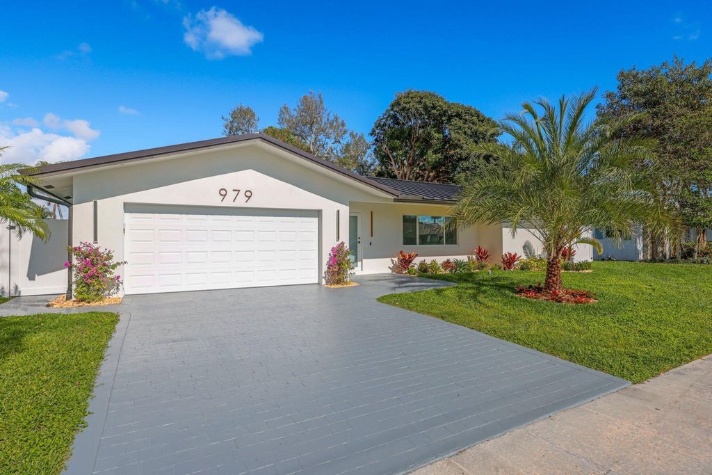 Photo of 979 NW 8th Street, Boca Raton, FL 33486 (MLS # B26024312)